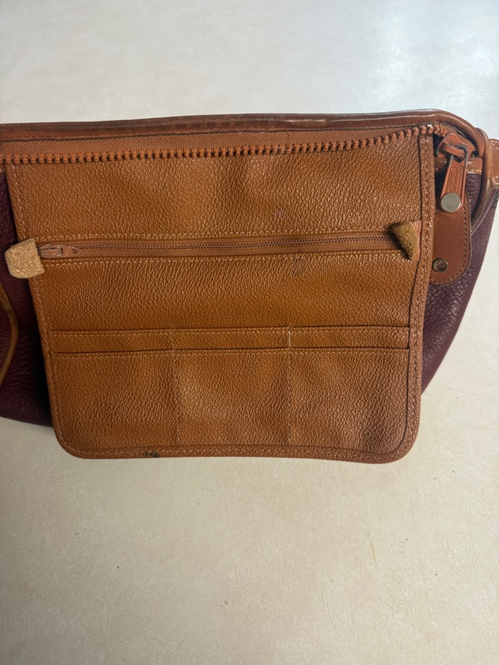 Dooney & Bourke Burgundy Pebble Leather Satchel with Tan Trim VINTAGE β¦οΈπΈπΌπ― - Picture 11 of 14